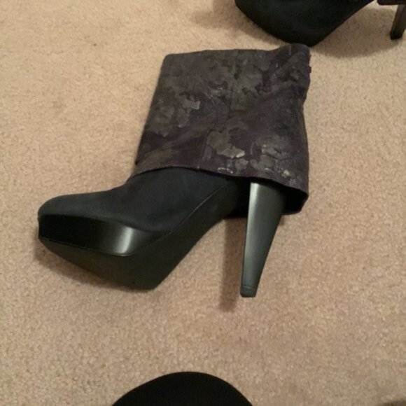 Stella Luna Blue Suede Leather Bootie. - Picture 6 of 8